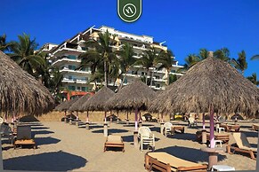 Mexican Styled 2 BR Condo - Beachfront - Pool