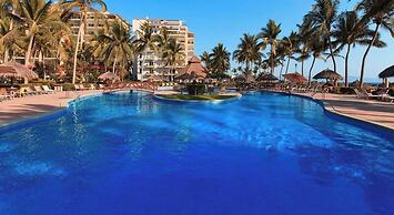 Mexican Styled 2 BR Condo - Beachfront - Pool