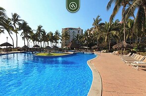 Mexican Styled 2 BR Condo - Beachfront - Pool