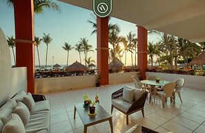 Mexican Styled 2 BR Condo - Beachfront - Pool