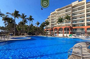 Mexican Styled 2 BR Condo - Beachfront - Pool