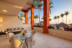 Mexican Styled 2 BR Condo - Beachfront - Pool