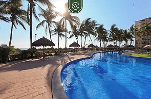 Mexican Styled 2 BR Condo - Beachfront - Pool