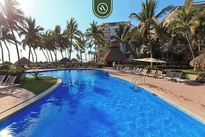 Mexican Styled 2 BR Condo - Beachfront - Pool