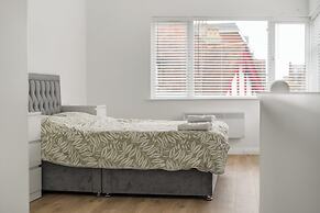 2 Bed Flat - Sleeps 2 - Parking - Wifi