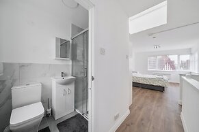 2 Bed Flat - Sleeps 2 - Parking - Wifi