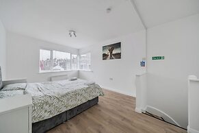 2 Bed Flat - Sleeps 2 - Parking - Wifi