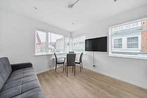 2 Bed Flat - Sleeps 2 - Parking - Wifi