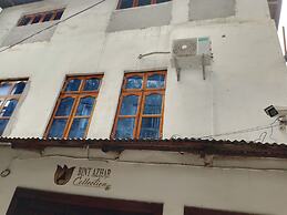 Darajani Apartment