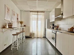Spacious duplex in the center