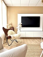 Spacious duplex in the center