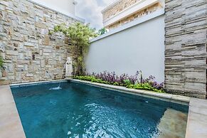 Private Pool Villa Arsy by Orivista