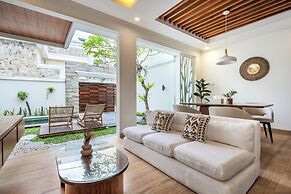 Private Pool Villa Arsy by Orivista