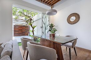 Private Pool Villa Arsy by Orivista