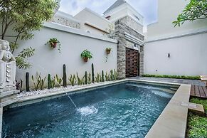 Private Pool Villa Arsy by Orivista