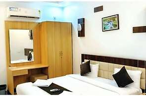 Hotel MS Pride - Prime Located