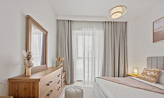 Serene 1 BR in Surf 2-Creek Beach Access