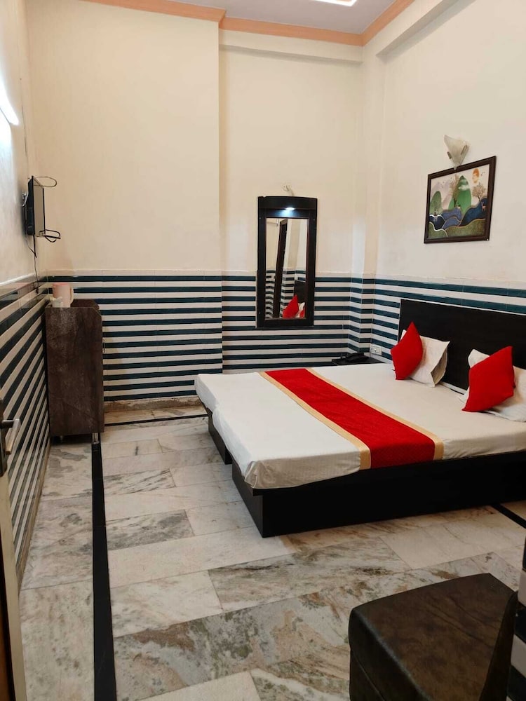 HOTEL SARWAN