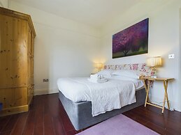 Tranquil Retreat in Devauden Countryside