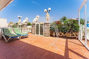 El Médano Apartment With Stunning Pool Views