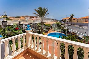 El Médano Apartment With Stunning Pool Views