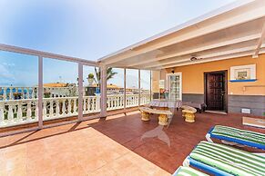 El Médano Apartment With Stunning Pool Views