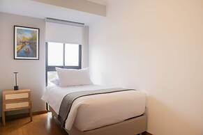 w Inviting 2BR w Balcony in Miraflores