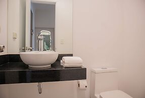 w Inviting 2BR w Balcony in Miraflores