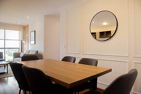 w Inviting 2BR w Balcony in Miraflores