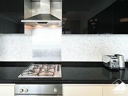 Elegant 2-bed Retreat Stunning Downtown Views