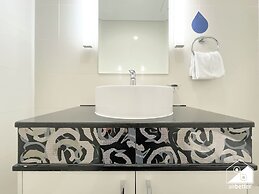 Elegant 2-bed Retreat Stunning Downtown Views