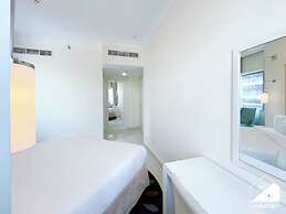 Elegant 2-bed Retreat Stunning Downtown Views