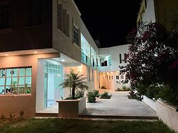 Hotel Leilani