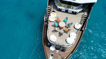 Atoll Villa