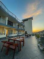 Heryk Hillview Hotel