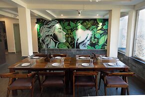 Heryk Hillview Hotel