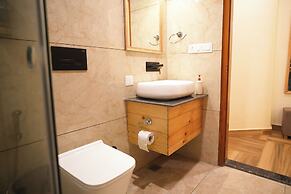 Heryk Hillview Hotel