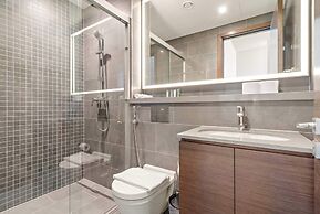 Spacious 2BR in The Crest With Pool and gym