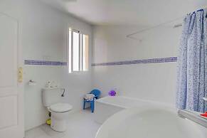 3 Bed Apartment Sleeps 5 - 2 Pools - Smart Tv