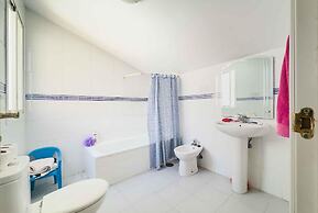 3 Bed Apartment Sleeps 5 - 2 Pools - Smart Tv