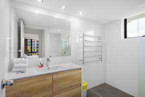 Stylish 3BRM Haven in Surfers Paradise
