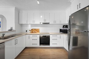 Stylish 3BRM Haven in Surfers Paradise