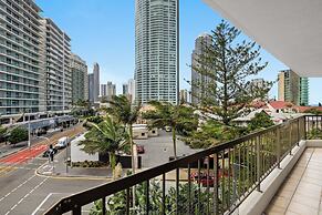 Stylish 3BRM Haven in Surfers Paradise