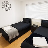 Prime 4BR Reading House & Free Parking