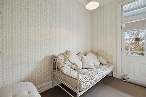 Villa on Rattray