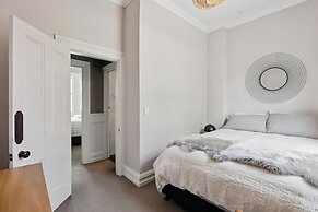 Villa on Rattray