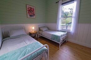 Ferntree Digs Cottage