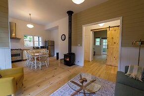 Ferntree Digs Cottage