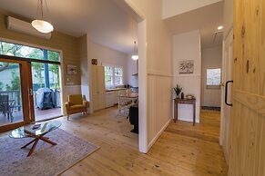 Ferntree Digs Cottage