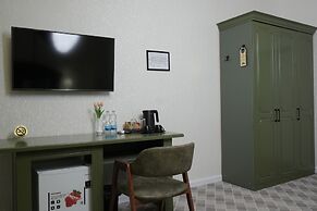 AirPlaza Hotel